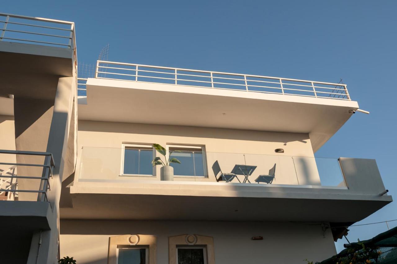 Salty Colours Apartments Almirída Ngoại thất bức ảnh